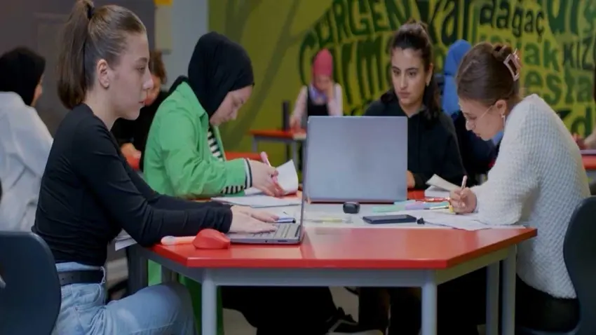 Türkiye’de kadın öğrenci oranı tarihi zirvede! haberinin görseli