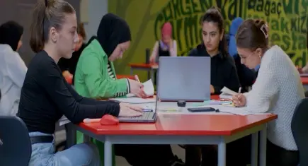 Türkiye’de kadın öğrenci oranı tarihi zirvede!