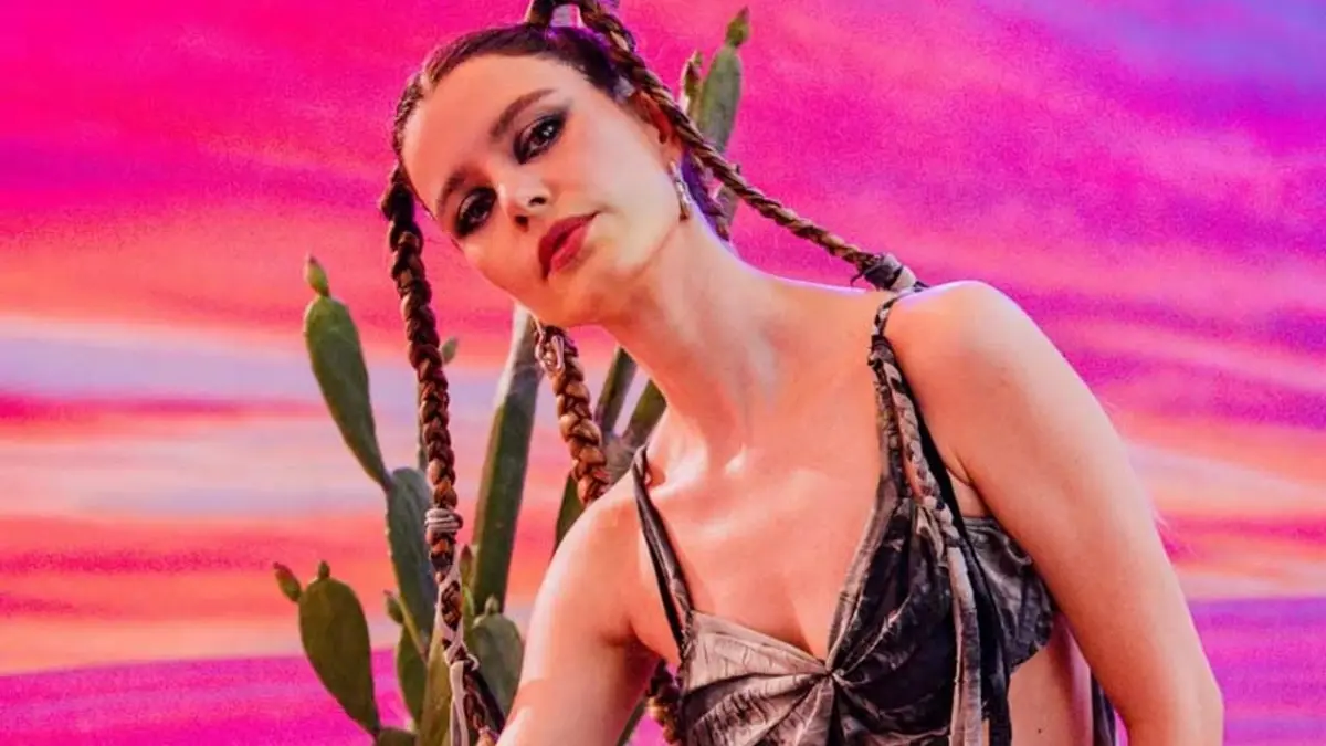 Beren Saat’ten sürpriz kariyer hamlesi: Single çıkardı! CapitaliZoo yayında haberinin görseli