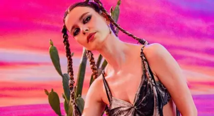 Beren Saat’ten sürpriz kariyer hamlesi: Single çıkardı! CapitaliZoo yayında