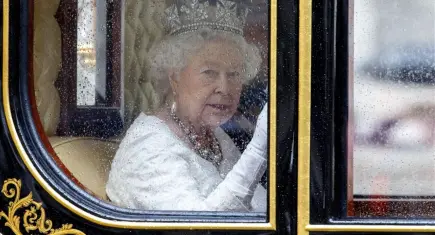 Buckingham’da sus payı skandalı: Kraliçe Elizabeth, Epstein mağduruna ödemesi için Andrew’a 7 milyon sterlin vermiş