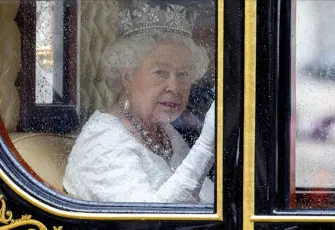 Buckingham’da sus payı skandalı: Kraliçe Elizabeth, Epstein mağduruna ödemesi için Andrew’a 7 milyon sterlin vermiş