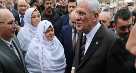 Dervişoğlu’ndan AK Partili başkana geleneksel kıyafet desteği!