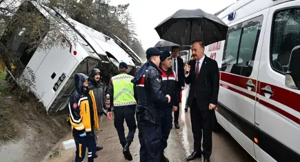 Isparta’da cezaevi aracı devrildi: 3 jandarma personeli yaralı!