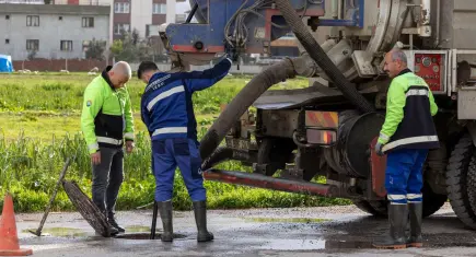İzmir’de sağanak bilançosu: Kırsalda seferberlik, fırtına kapıda!