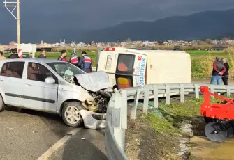 İzmir haber: Ödemiş'te trafik kazasında 2 kişi yaralandı