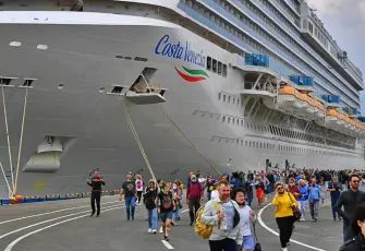 İzmir Limanı’nda transit yolcu bereketi