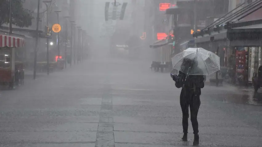 İzmirliler dikkat: Kuvvetli sağanak uyarısı yapıldı