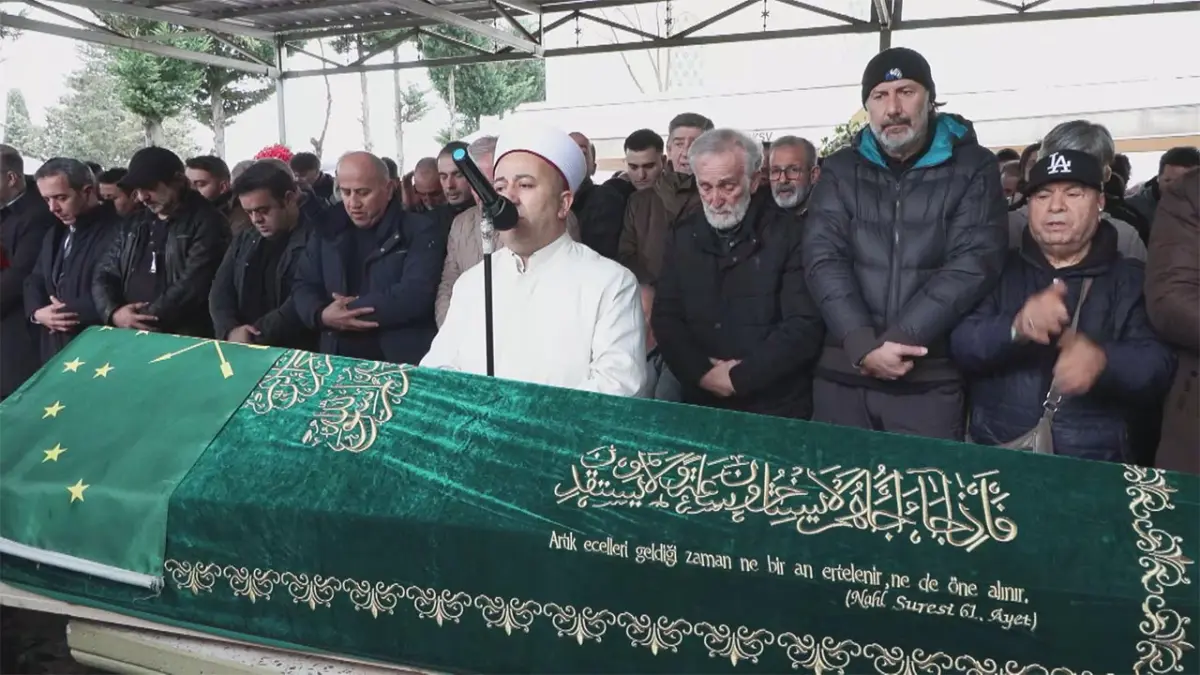 Oyuncu Kanbolat Görkem Arslan son yolculuğuna uğurlandı haberinin görseli