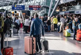 Pilotlar ve kabin ekibi grevde: 800 uçuş iptal edildi, 100 bin yolcu mağdur oldu