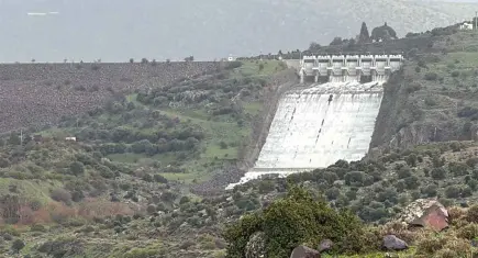 Aliağa’da Güzelhisar Barajı tam kapasiteye ulaştı, kontrollü su salımı başlatıldı