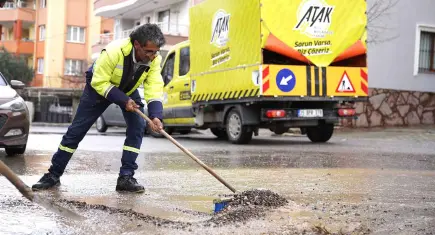 Aliağa’da yoğun yağış sonrası taşkın bölgelerinde hızla müdahale