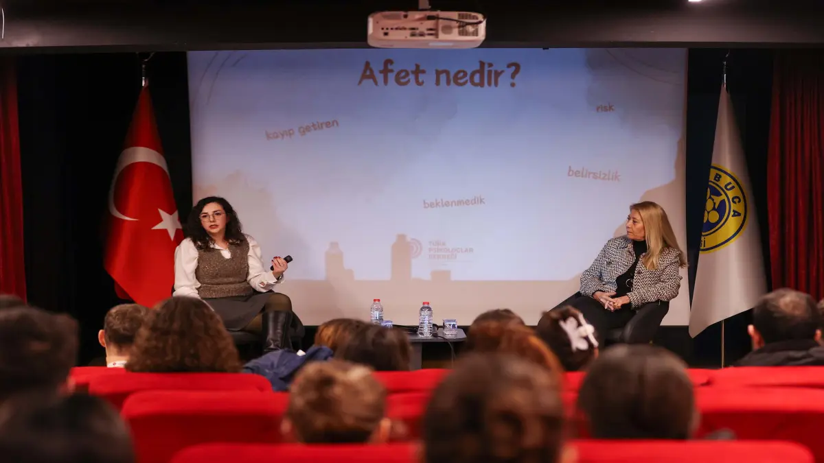 Buca’da psikoloji öğrencilerine afetlere karşı psikolojik hazırlık eğitimi haberinin görseli