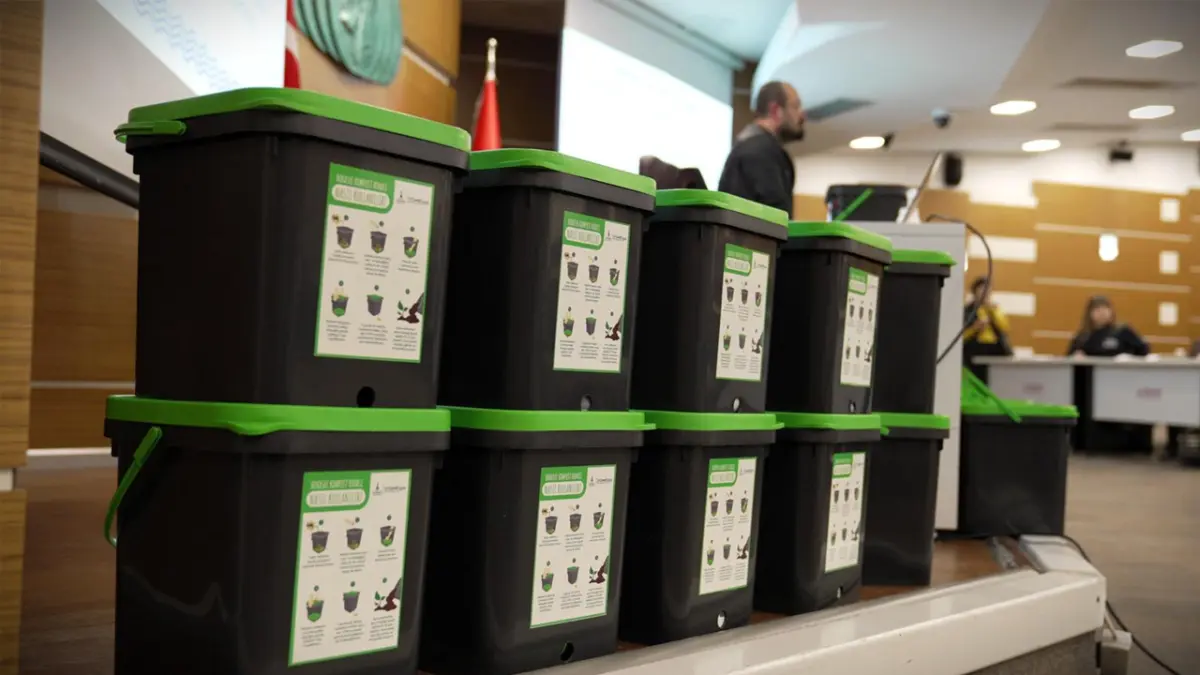 Cemil Tugay’ın ücretsiz kompost projesine yoğun ilgi haberinin görseli