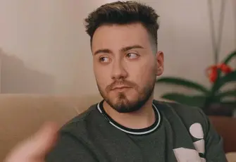 Enes Batur'a yurt dışına çıkış yasağı