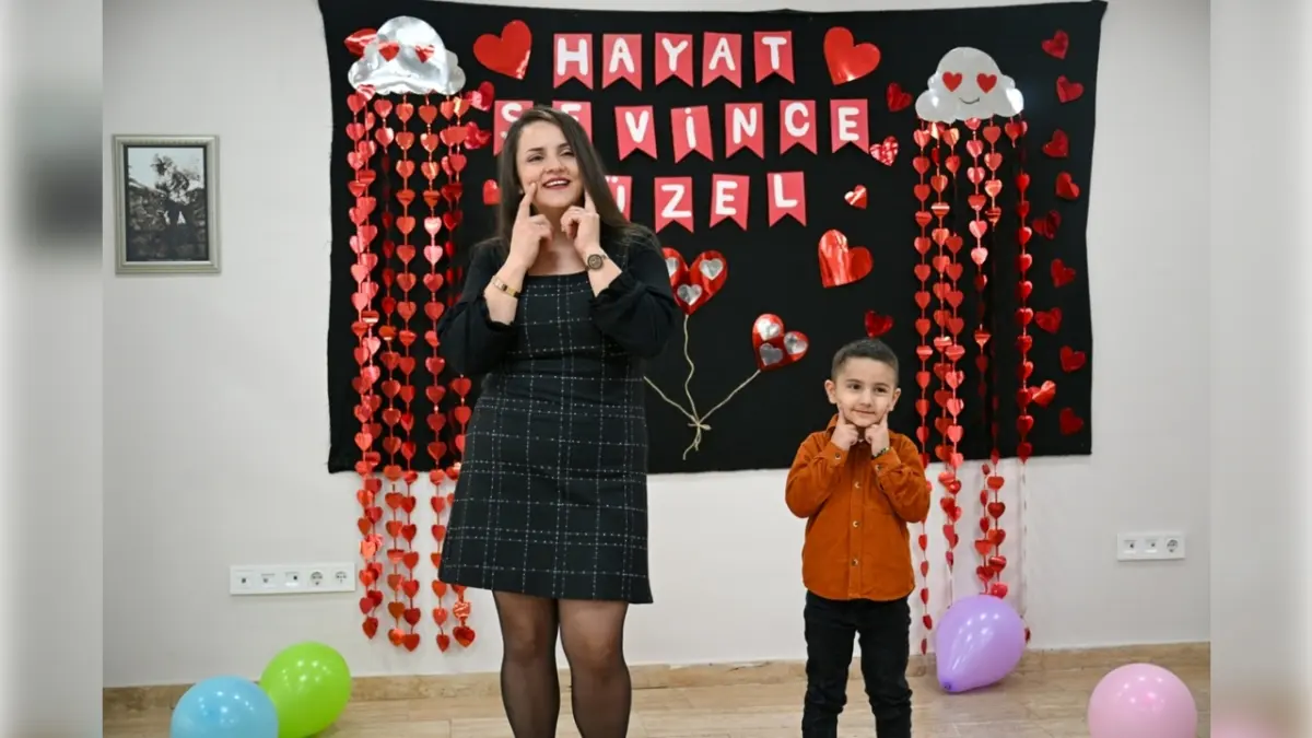 Bornova’da sevgiyle atılan adımlar: Minikler ve aileleri aynı ritimde buluştu haberinin görseli