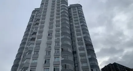 Öğretim üyesi 10. kattan düşerek hayatını kaybetti