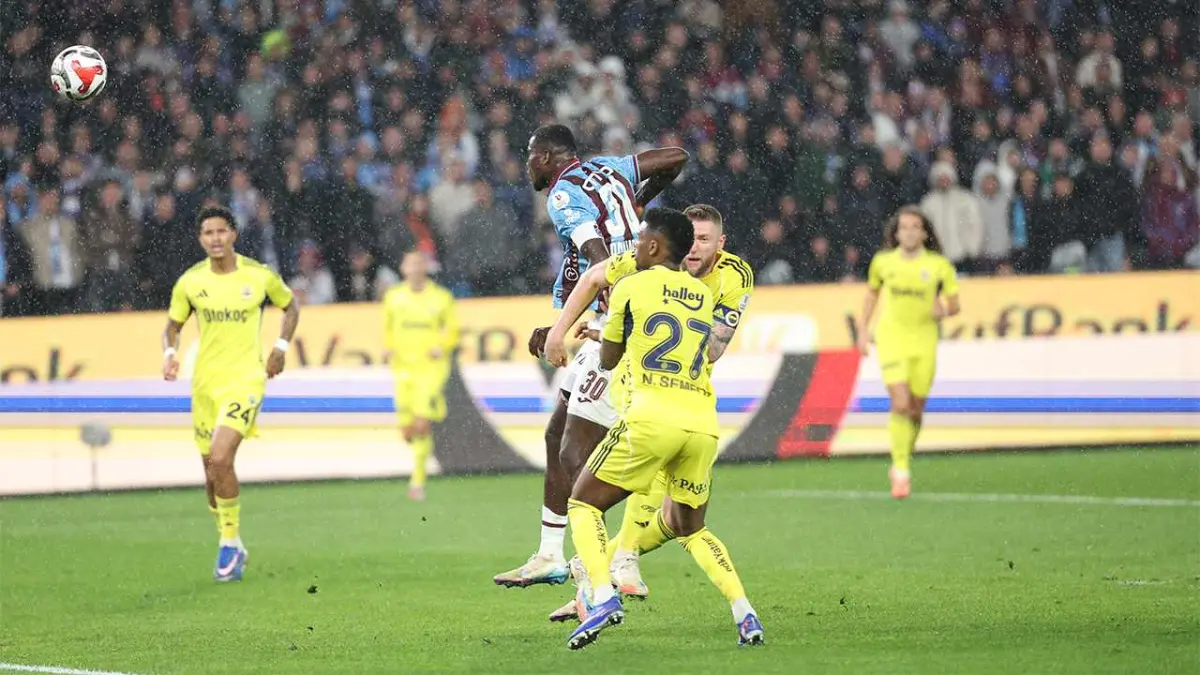 Trabzon’da gol düellosu: Derbide kazanan Fenerbahçe haberinin görseli