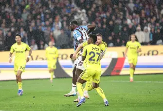Trabzon’da gol düellosu: Derbide kazanan Fenerbahçe