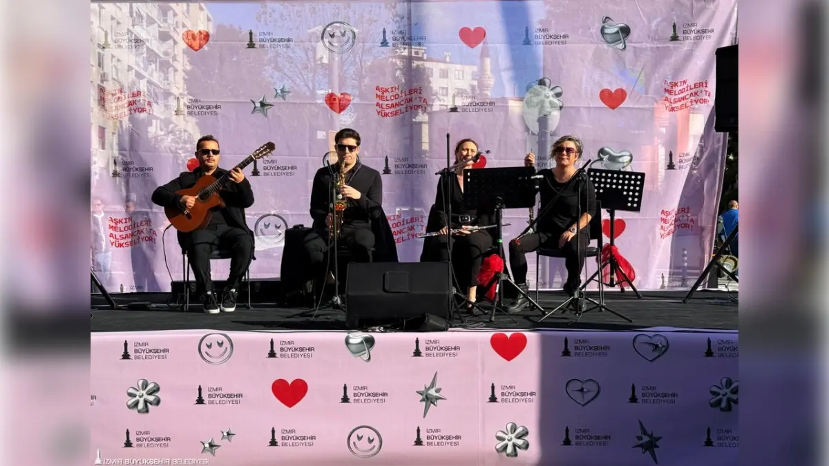 Alsancak’ta Sevgililer Günü’ne müzik dolu kutlama haberinin görseli