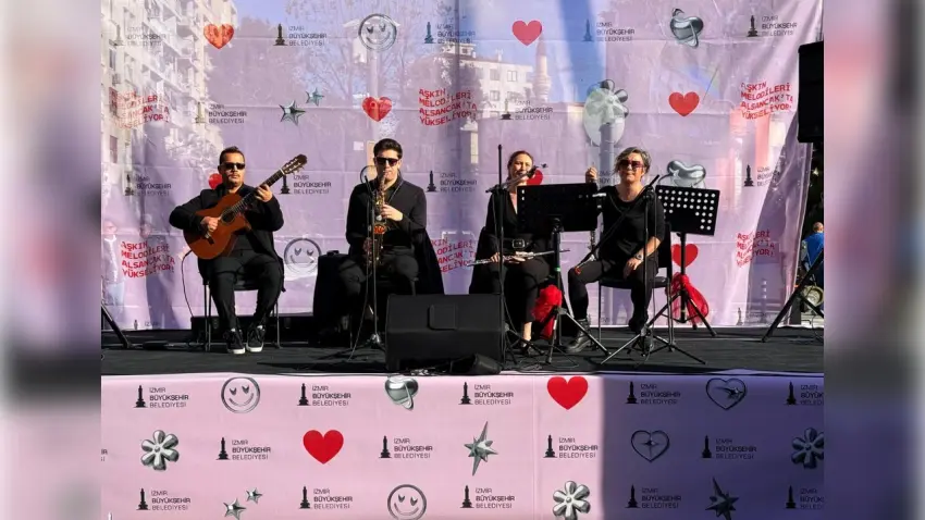 Alsancak’ta Sevgililer Günü’ne müzik dolu kutlama