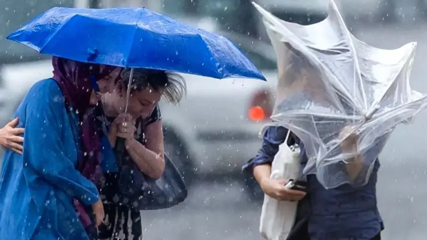 İzmir'de yağmur yerini rüzgara bırakıyor