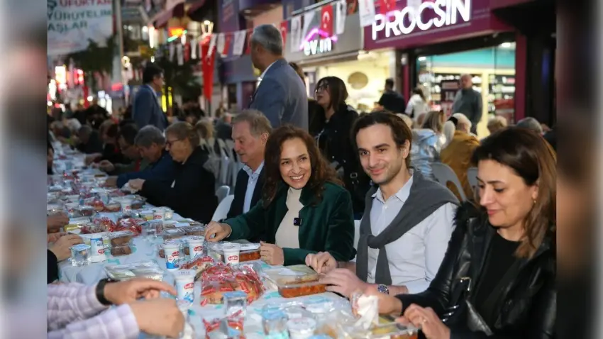 Karşıyaka Belediyesi’nden binlerce kişilik iftar buluşması