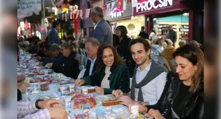 Karşıyaka Belediyesi’nden binlerce kişilik iftar buluşması