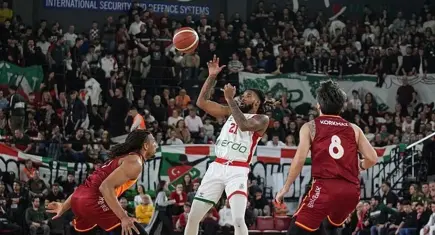 Karşıyaka’da gergin gece: Hakemler soyunma odasına gitti, galibiyet Galatasaray’ın!