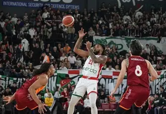 Karşıyaka’da gergin gece: Hakemler soyunma odasına gitti, galibiyet Galatasaray’ın!