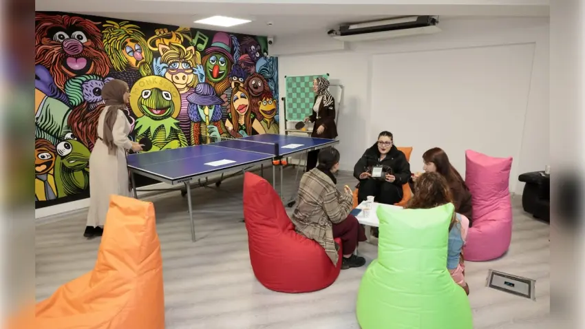 Konak’ta gençler hem çalışıyor hem sosyalleşiyor