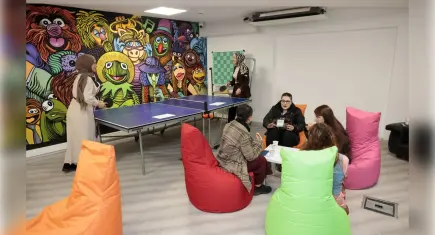 Konak’ta gençler hem çalışıyor hem sosyalleşiyor