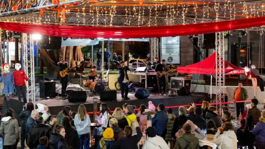 Balçova’da Sevgililer Günü coşkusu yaşandı