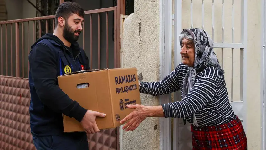 Buca’da ihtiyaç sahiplerine ramazan desteği