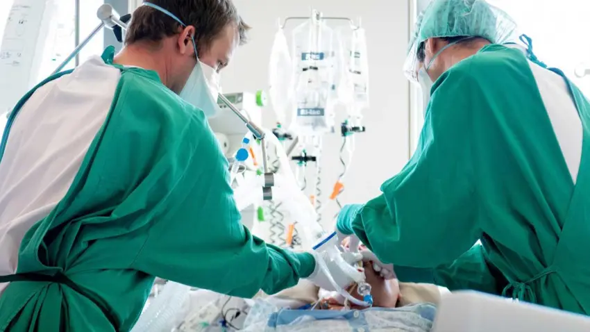 Çok tehlikeliden tehlikeliye: Hastanelerde riskler katlanıyor haberinin görseli