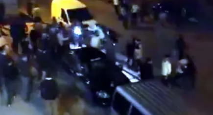 Gaziantep’te taşlı sopalı kavga: Aracıyla kalabalığın arasına daldı!