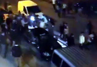 Gaziantep’te taşlı sopalı kavga: Aracıyla kalabalığın arasına daldı!