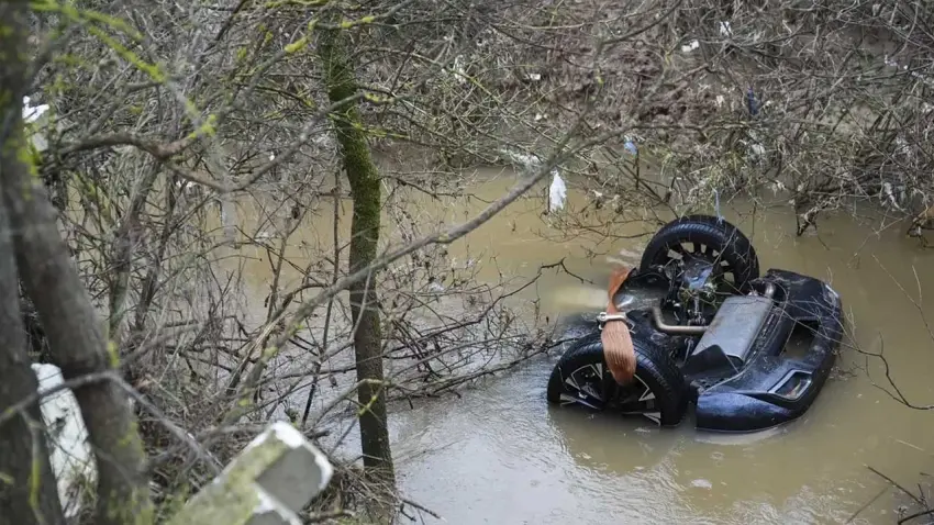 İzmir’de dere yatağına düşen otomobildeki 2 kız kardeşin ölümüne ilişkin şüphelilerin ifadelerine ulaşıldı