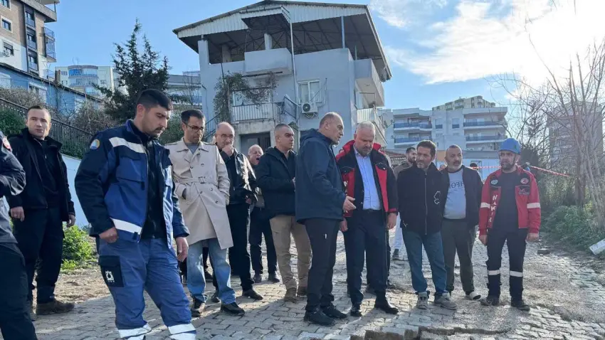 Menemen’de sel ve duvar çökmesine MAKUR engeli: 41 daire tahliye edildi