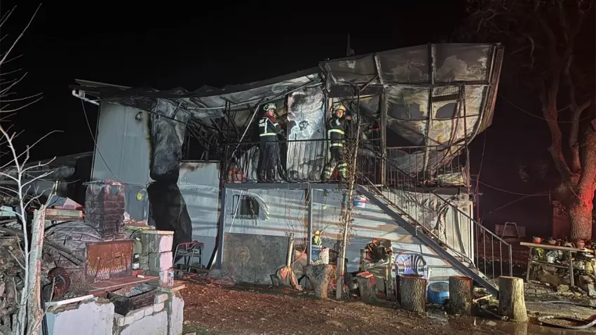 Prefabrik evde yangın faciası: Karı koca hayatını kaybetti haberinin görseli