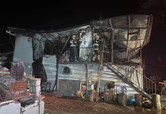 Prefabrik evde yangın faciası: Karı koca hayatını kaybetti