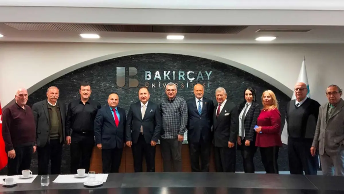 Salihli’de fırtına dehşeti: Minare külahı uçtu, 100’den fazla ağaç devrildi! haberinin görseli