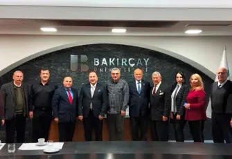 Salihli’de fırtına dehşeti: Minare külahı uçtu, 100’den fazla ağaç devrildi!