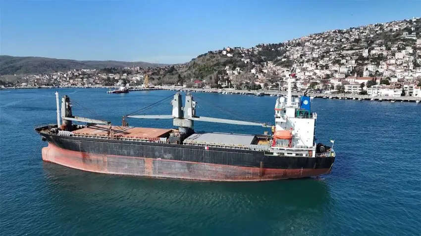 Sarıyer açıklarında fırtınaya yakalanan kargo gemisi kurtarıldı