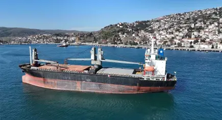 Sarıyer açıklarında fırtınaya yakalanan kargo gemisi kurtarıldı