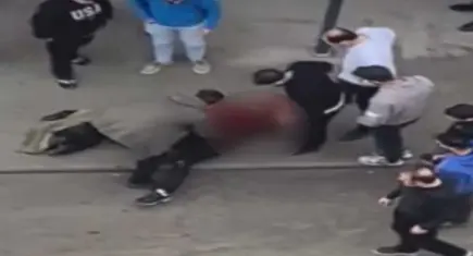  Avcılar’da araçtan indiler, birbirlerine girdiler: 1 ağır yaralı