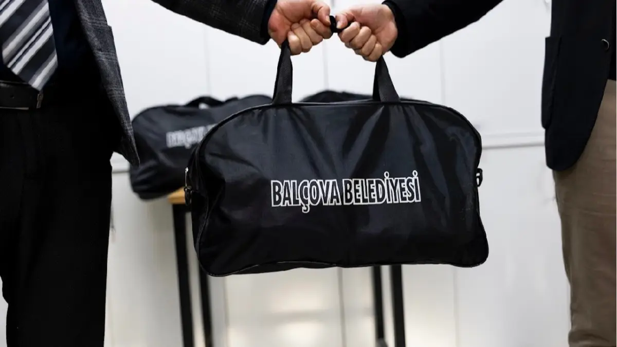 Balçova’da askere giden gençlere destek haberinin görseli