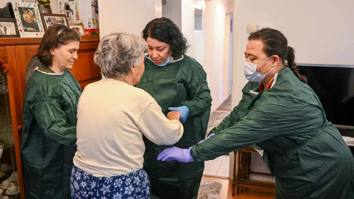 Bornova’da yaşlı ve engellilere evde destek hizmeti haberinin görseli