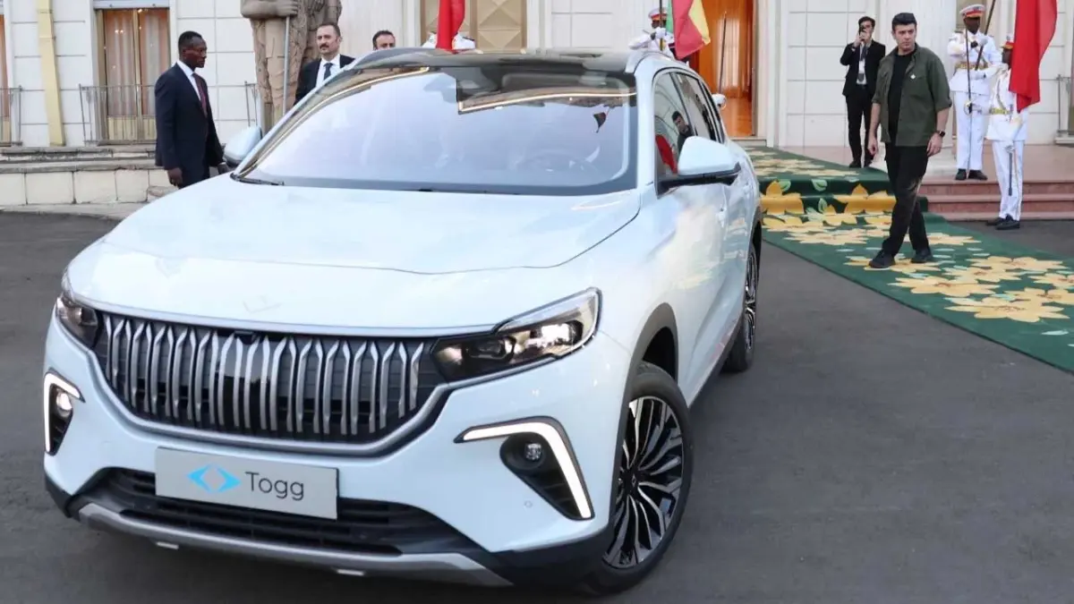 Cumhurbaşkanı Erdoğan'dan Ahmed Ali'ye Togg hediyesi haberinin görseli