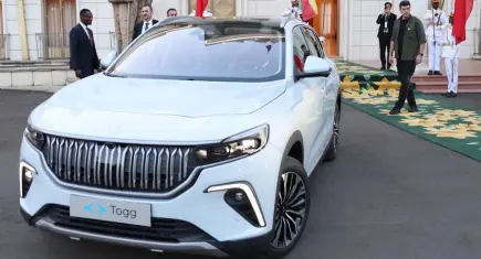 Cumhurbaşkanı Erdoğan'dan Ahmed Ali'ye Togg hediyesi